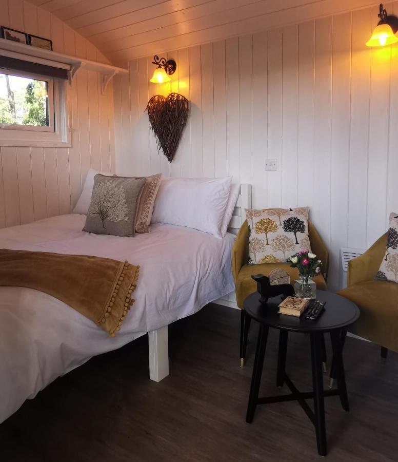 Forest Heath Shepherd'S Huts ริงวูด ภายนอก รูปภาพ